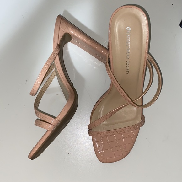 Heels - Picture 2 of 2